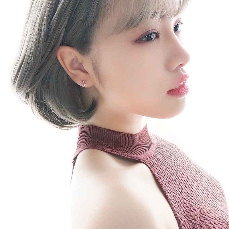 Bông Tai Nhựa Hình Lá Phong Mini Đơn Giản Thời Trang Âu Mỹ