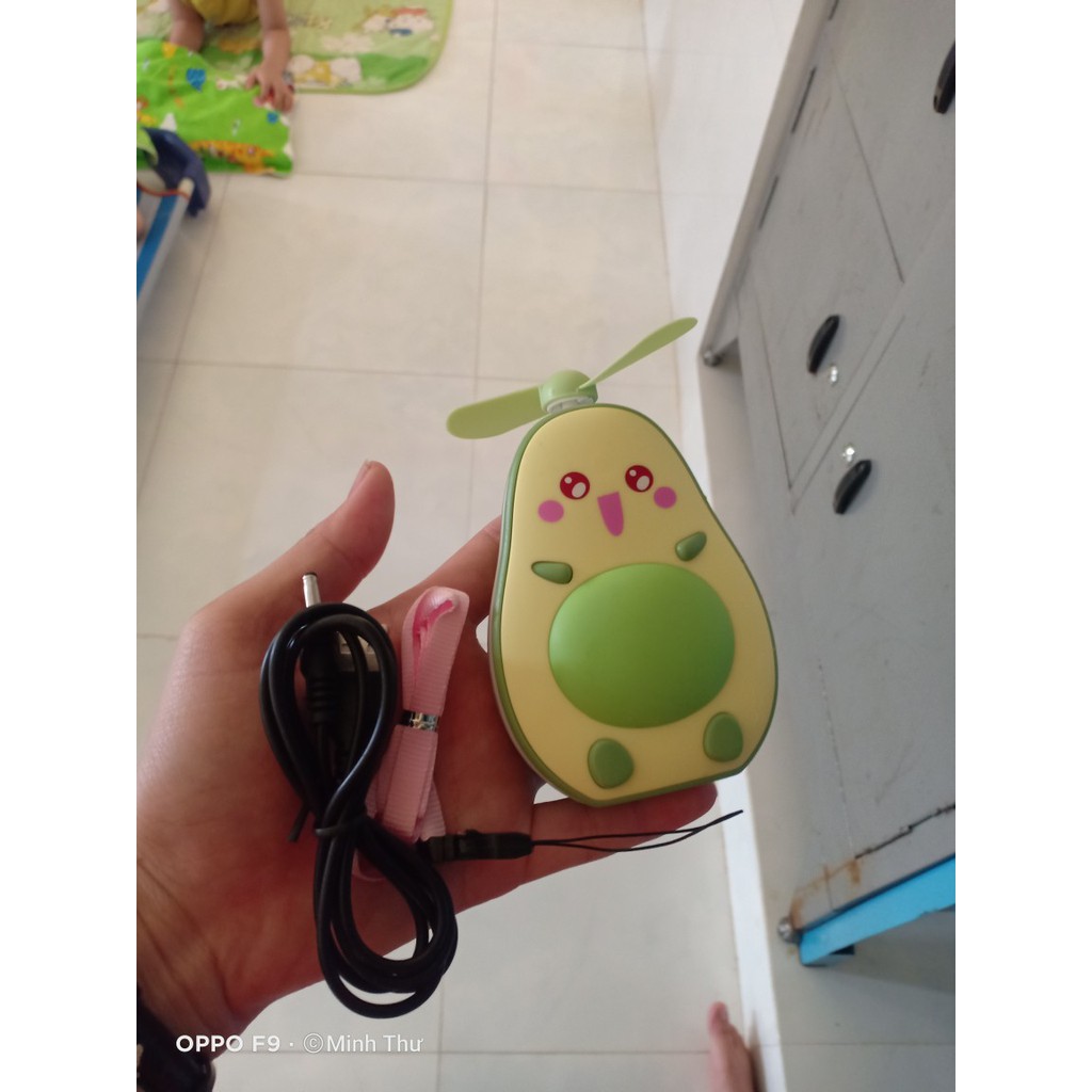 Quạt mini cầm tay hình quả bơ 3 in 1, Quạt cầm tay đa năng tích điện kèm gương và đèn | BigBuy360 - bigbuy360.vn