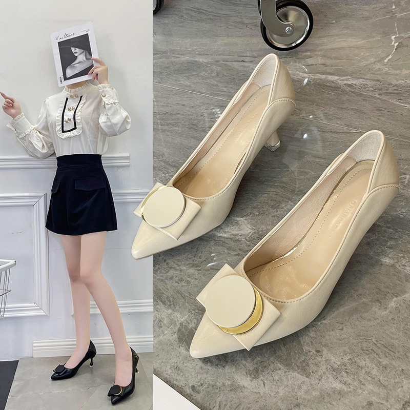 Giày Gót Thấp Mũi Nhọn Đính Đinh Tán Màu Trắng Đen Thời Trang Cho Nữ
