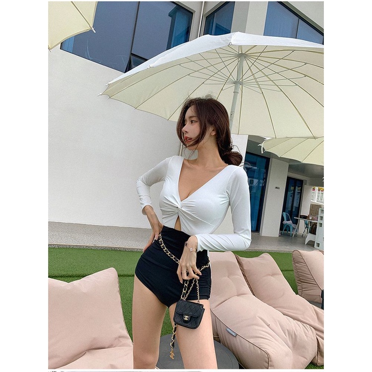 M20 Bikini/ bơi liền mix màu đen trắng cá tính tay dài xoắn ngực phong cách Hàn/ biển hè 2022