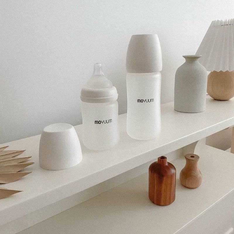 Bình sữa Moyuum thuỷ tinh tráng Silicone nội địa Hàn cao cấp 150ml/240ml