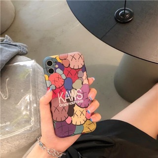 ỐP IPHONE GẤU KAWS  ( IDM chống bẩn , đủ mã iphone)