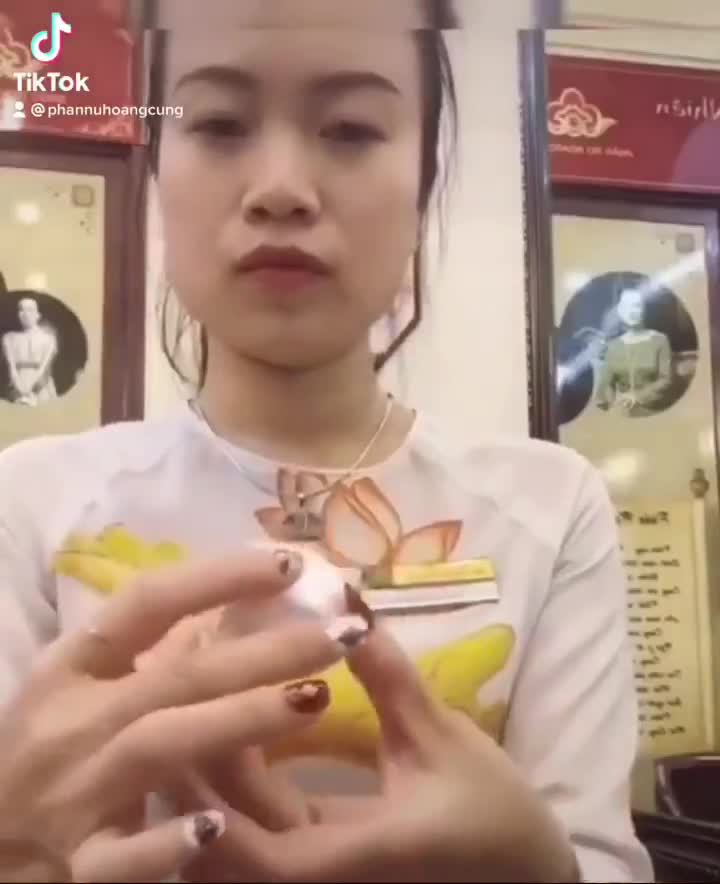 Phấn chống lão hoá Phấn Nụ Hoàng Cung nụ lớn màu trắng 25gr | BigBuy360 - bigbuy360.vn