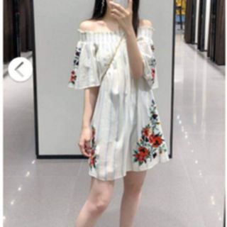 Đầm trễ vai Zara- D0046