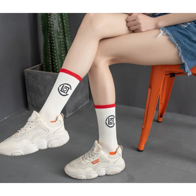 Vớ thể thao cao cổ Nam Nữ phong cách trẻ trung, năng động.