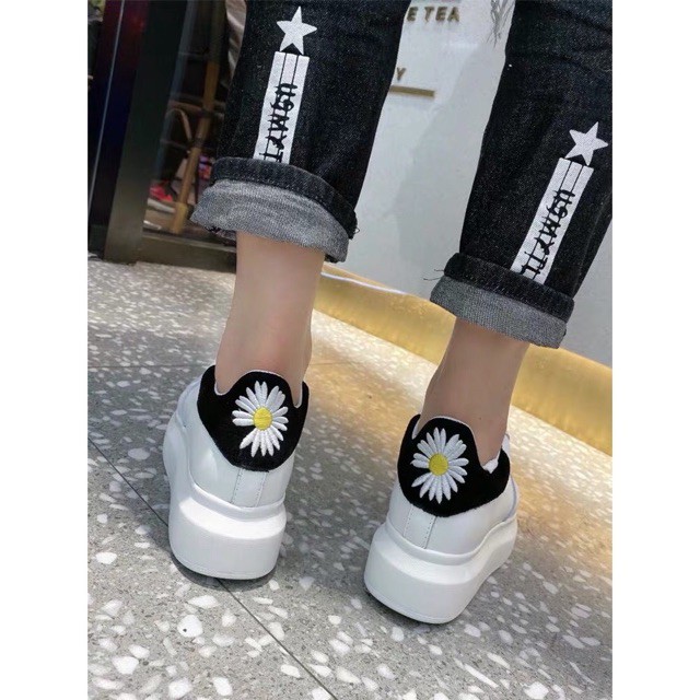 FREE SHIP Giày thể thao nữ mcqueen hoa cúc độn đế siêu hot - GIÀY NỮ - GIÀY SNEAKER NỮ | BigBuy360 - bigbuy360.vn