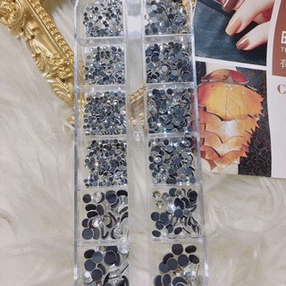 Đá chân keo mix size màu trắng khay 1440 Spa. Nai