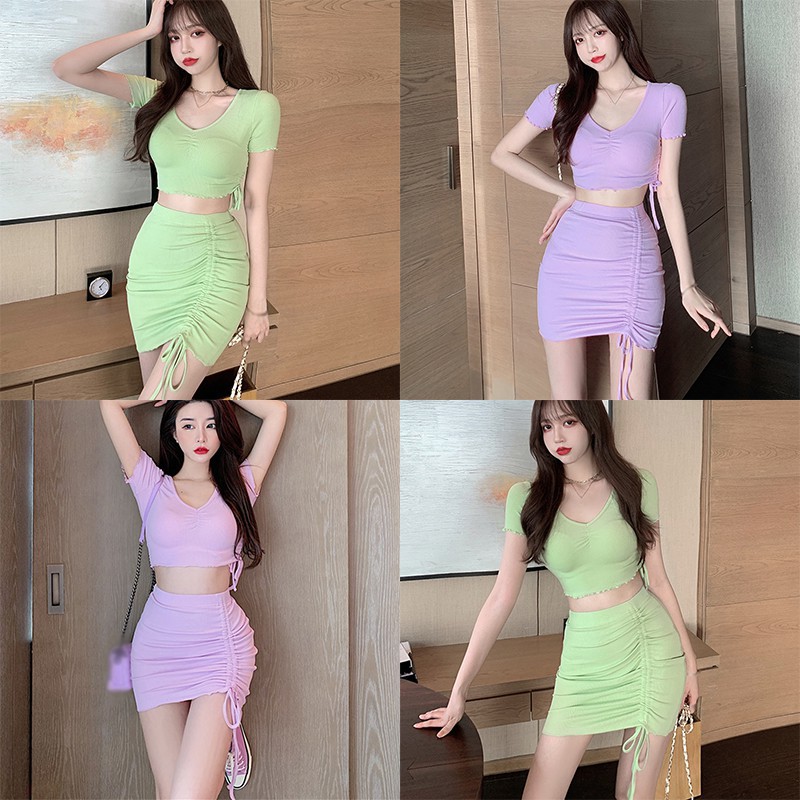 Bộ Áo Thun Ngắn Tay Cổ Chữ V + Chân Váy Mini Xinh Xắn Dành Cho Nữ