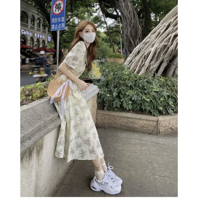 ĐẦM MIDI HOA CỔ SEN VIỀN ĐEN