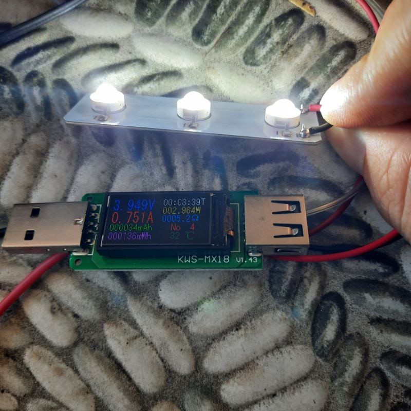 3 đèn led 3w trên 1 thanh nhôm (hàng tồn kho) 3v-3.5v