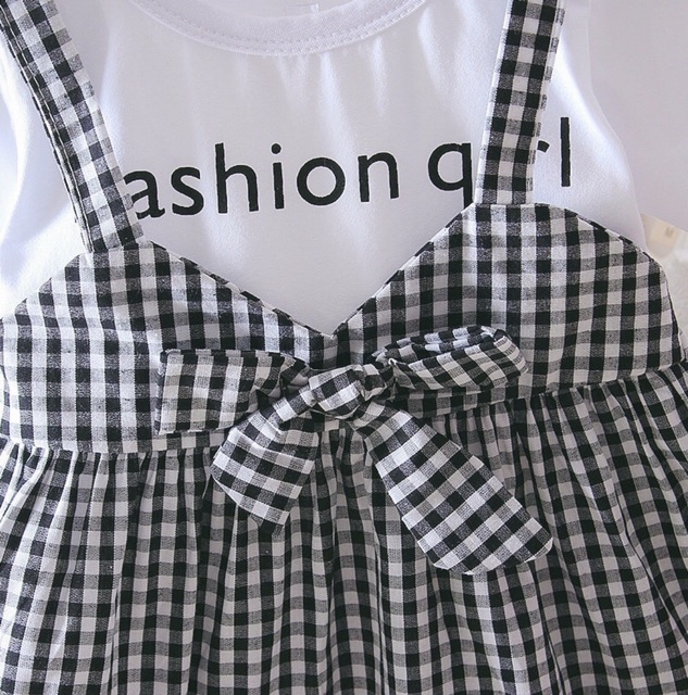 Váy xoè kẻ karo pha áo thun trắng dành cho bé gái mùa hè
