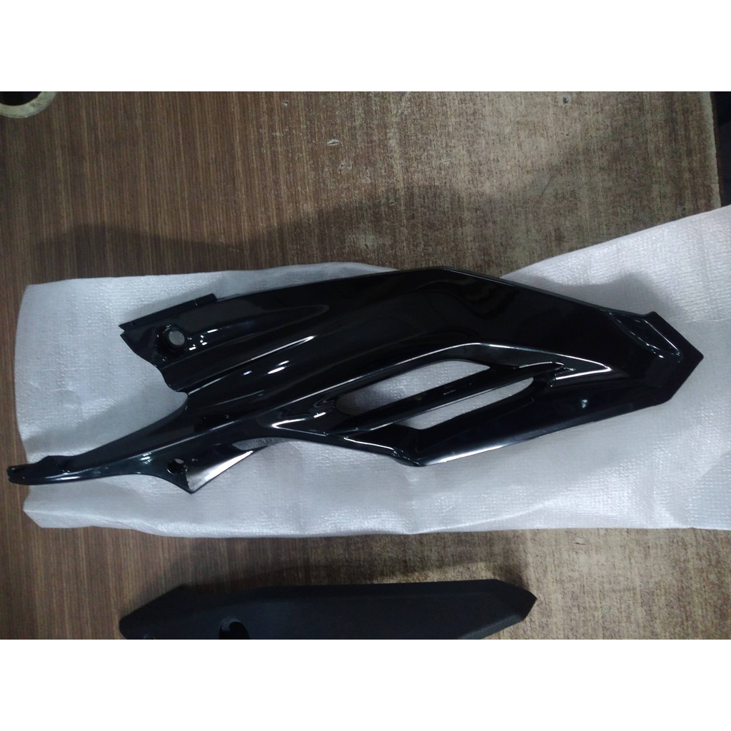 Yếm bửng bên phải galaxy  50 đen bóng