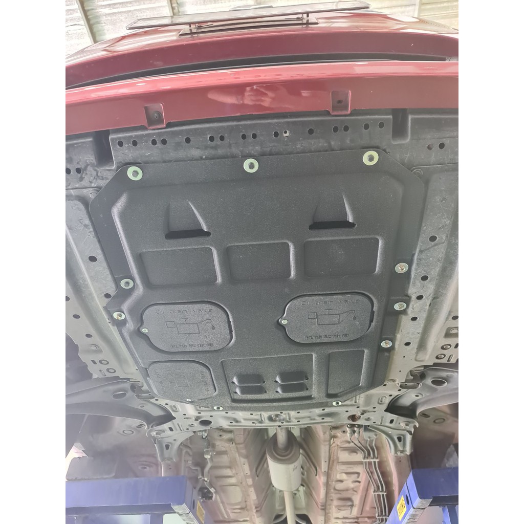 Chắn bùn gầm máy, chắn gầm động cơ xe Suzuki XL7, Ertiga 2019 2020 2021 2022 - kèm ốc vít (PVC)