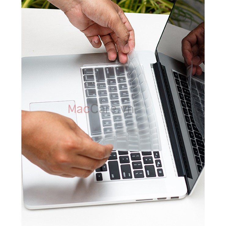 Miếng lót bàn phím trong suốt cho macbook