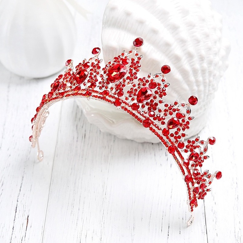 Vương miện cô dâu đính đá pha lê sang trọng