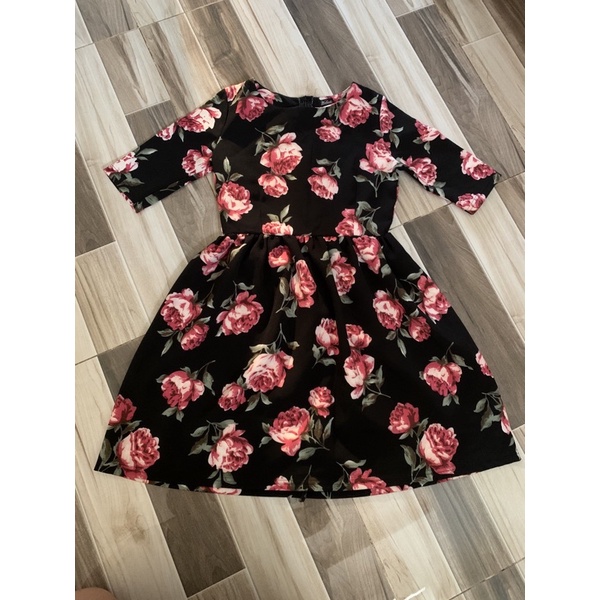 Đầm hoa hồng tay lở