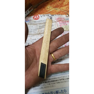 Dao rọc giấy hàng nhật bãi chưa vệ sinh