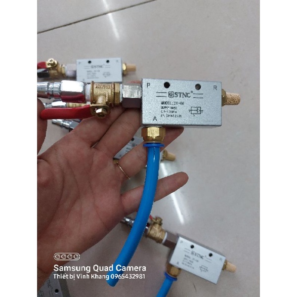 Hút hơi săm bằng khí nén