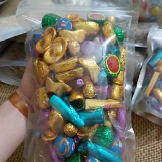 Combo xí muội chua ngọt, mứt quất, socola mix