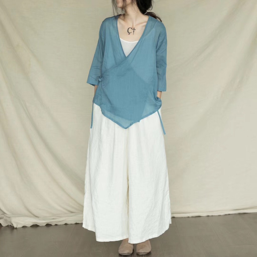 Áo linen vạt xéo thắt dây.