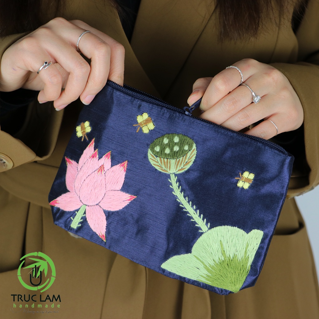 Ví Cầm Tay Túi Đựng Vải Tafta Họa Tiết Hoa Sen Thêu Tay P2 - Trúc Lâm Handmade