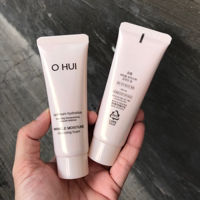 Sửa rửa mặt sạch da dịu nhẹ sáng da OHUI Miracle Moisture Cleansing Foam 40ml date 2/2026