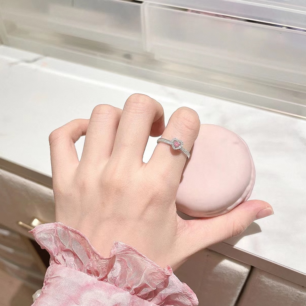 Nhẫn Hở Đính Kim Cương Hình Trái Tim Màu Hồng Sang Trọng