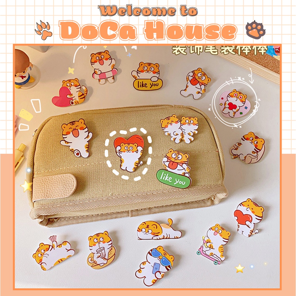 Pin cài cặp DOCA, sticker gắn balo, huy hiệu cài áo hổ nhí nhố siêu dễ thương