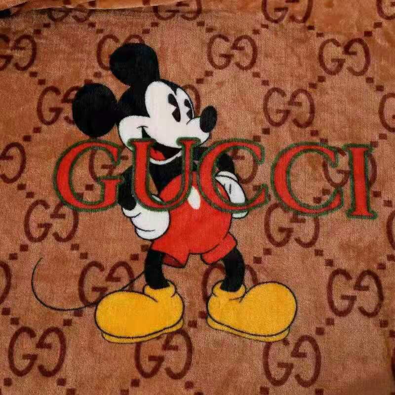 Chăn tuyết sữa hình chuột mickey kèm hộp xinh kích thước 150cmx200cm