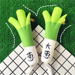 Hộp bút chuối hành