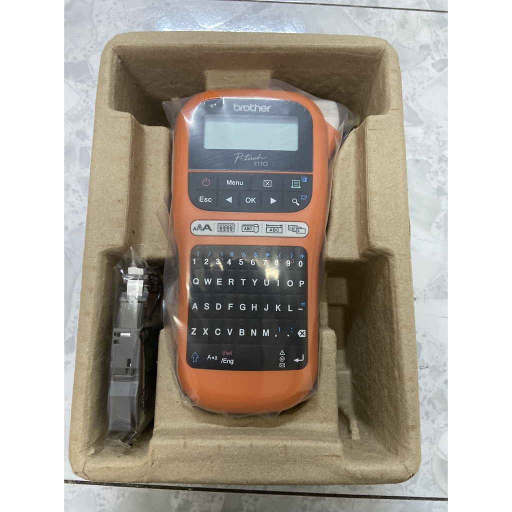 Máy in nhãn cầm tay Brother PT-E110 kèm theo nhãn 9mm chính hãng và 6 pinAAA- hàng chính hãng Brother bảo hành 12 tháng | BigBuy360 - bigbuy360.vn