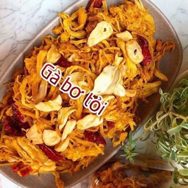 1KG Khô Gà xé Bơ Tỏi cay siêu ngon - 2 hũ 500gr