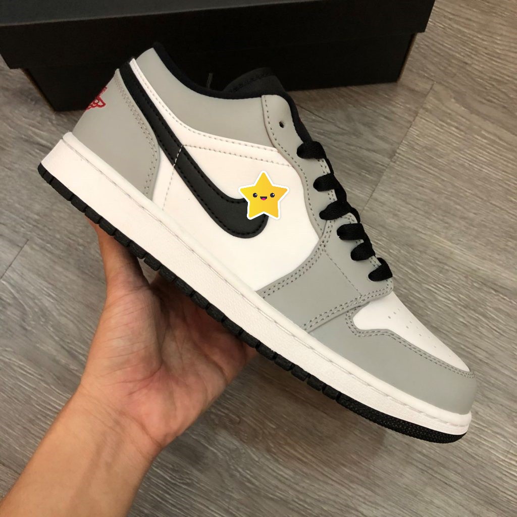 Giày Sneaker Nam Nữ Trắng Xám, Giày Nike Air Jordan 1 Cổ Thấp JD1 Smoke Gót Đỏ