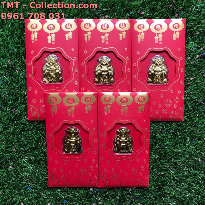 Bao Lì Xì Thần Tài Mạ Vàng Thường, bao lì xì đỏ đi kèm với một mặt hình Thần Tài được khắc đầy tinh xảo - SP000279