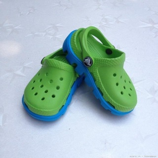 Sục crocs cho bé yêu