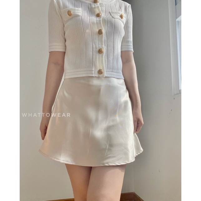 Áo Knit Boxy cổ tròn nút vàng tay ngắn