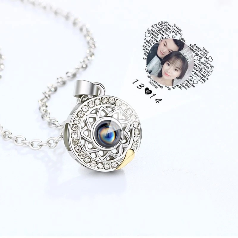 Set 2 vòng cổ phối hình mặt trăng và mặt trời sáng tạo từ tính chiếu họa tiết chữ I Love You 100 ngôn ngữ cho cặp đôi
