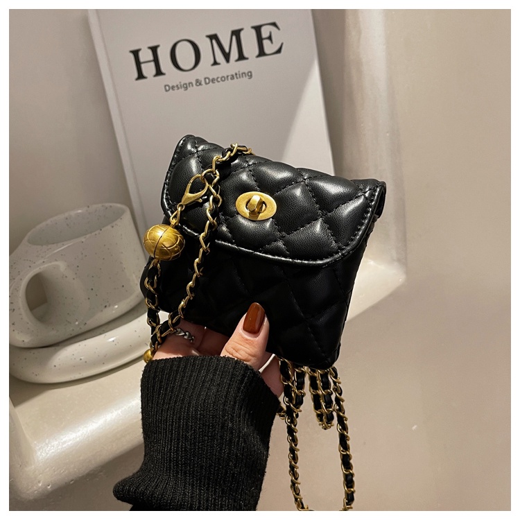 Túi Đeo Chéo Vai Dây Xích Hình Thoi Nhỏ Phong Cách Retro Thời Trang Chất Lượng Cao Mới Dễ Phối Đồ Dành Cho Bạn Nữ