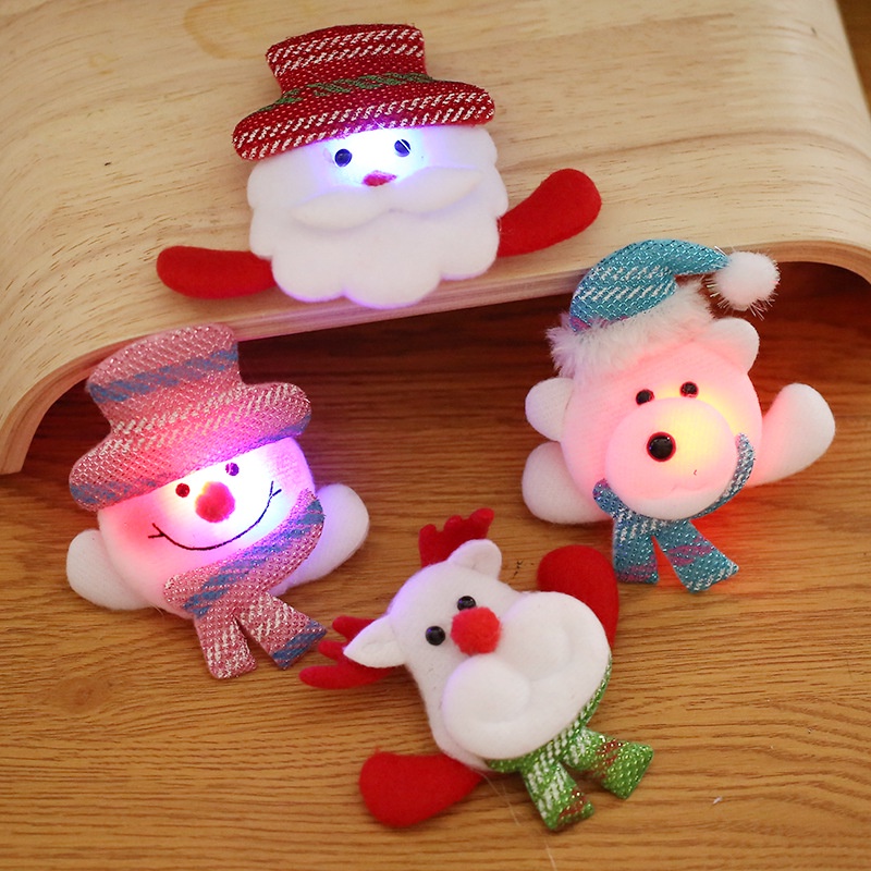 Huy Hiệu Cài Áo Hình Gấu Giáng Sinh Có Đèn LED Dễ Thương