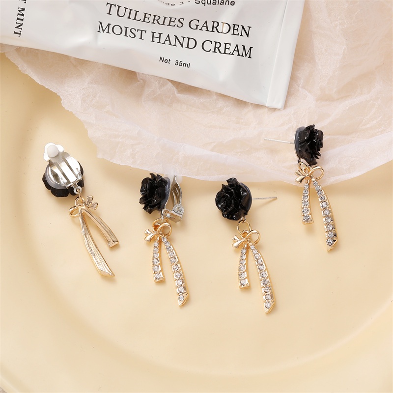 Khuyên tai kẹp không bấm lỗ chốt cố định K025 bằng hợp kim mạ bạc hình bông hoa kèm nơ đính đá dáng midi Leous