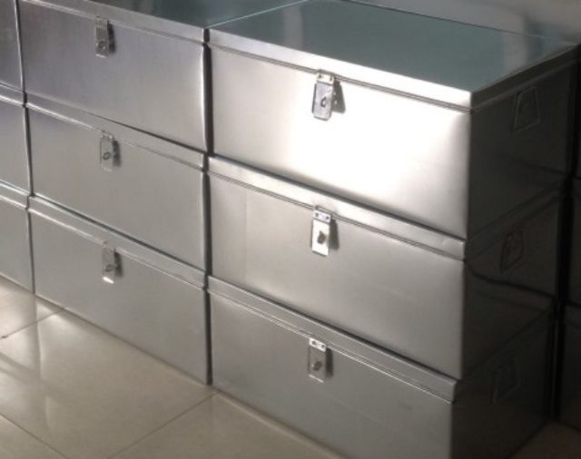 Hòm tôn đựng đồ cá nhân 32x22x15cm tặng khóa hòm