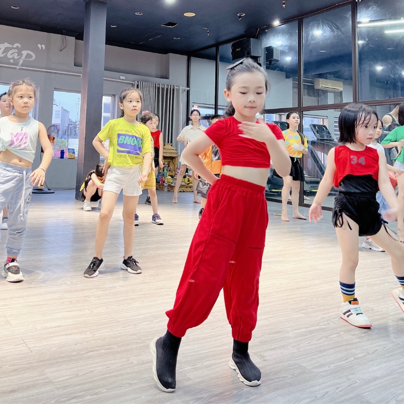 Set Bộ Thể Thao Áo Thun Croptop Quần Dài Joggers Bé Gái Học Nhảy Hiện Đại Tiktok Zumba Cá Tính 18-40kg FaneKids FA019