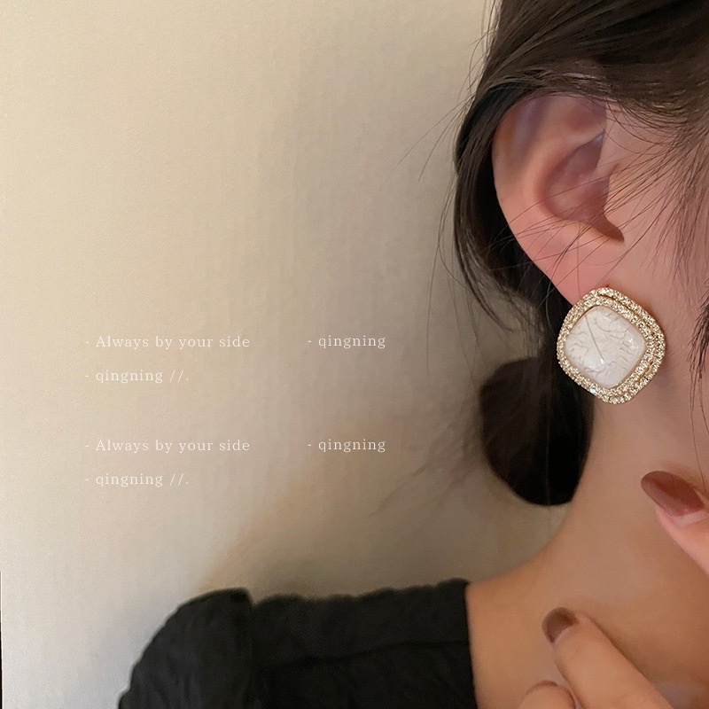 [Siêu Đẹp] Bông Tai Hình Vuông Đính Đá Viền Sang Chảnh Mainia Shop