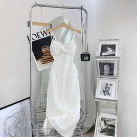 Đầm 2 dây xốp quảng châu body dáng dài kiểu xoắn ngực cực xinh , chất xốp dày dặn mềm ly