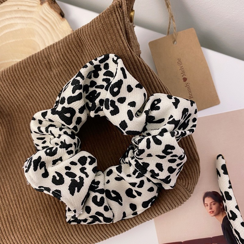 Cột Tóc Vải Scrunchies Họa Tiết Bò Sữa Đáng Yêu