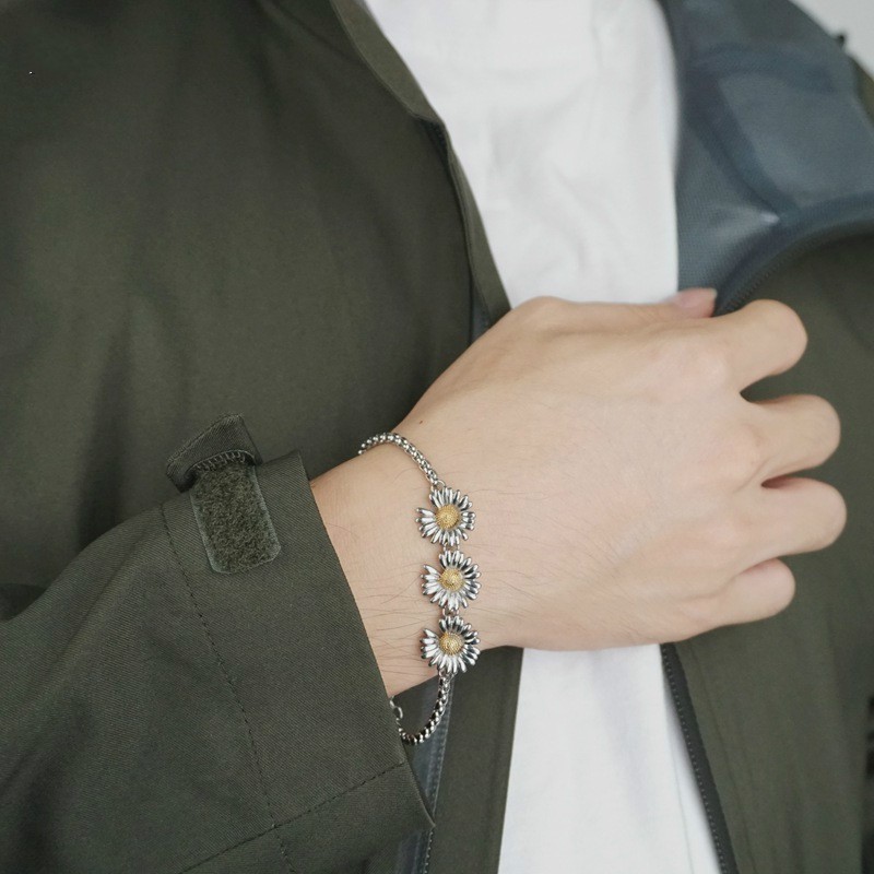 Vòng Tay Hoa Cúc Phong Cách Hiphop