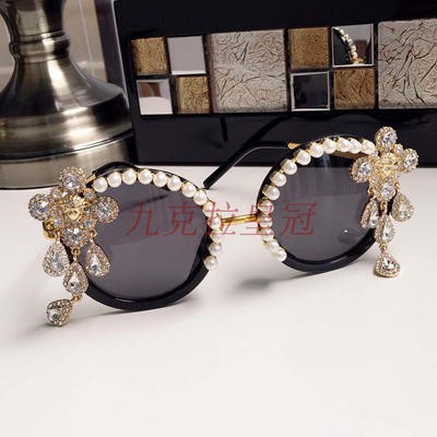 Kính thời trang độc lạ 01