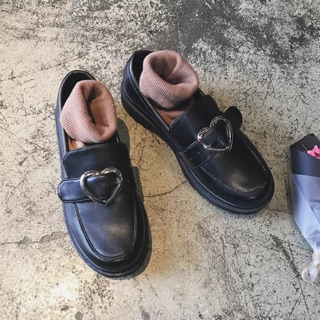 Giày ulzzang khuy trái tim