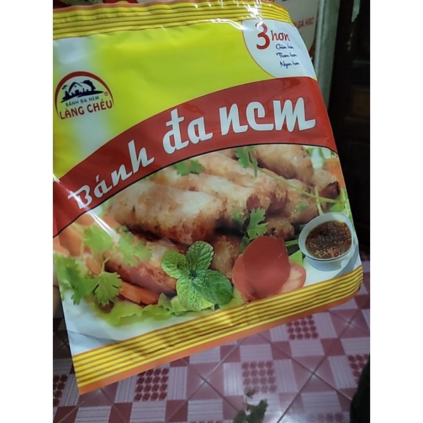 BÁNH ĐA NEM LÀNG CHIỀU 20 LÁ. CÓ 2 MÀU NÂU VÀ TRẮNG.