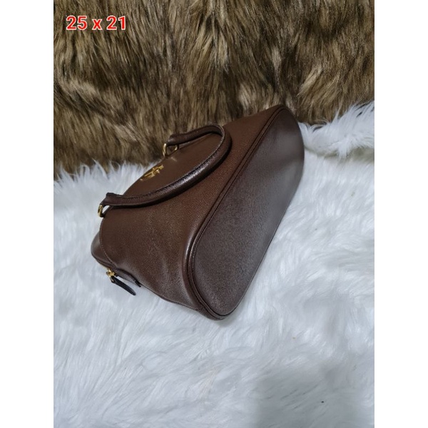 Túi 2hand - túi hến quay xách hiệu Mila Sehen.